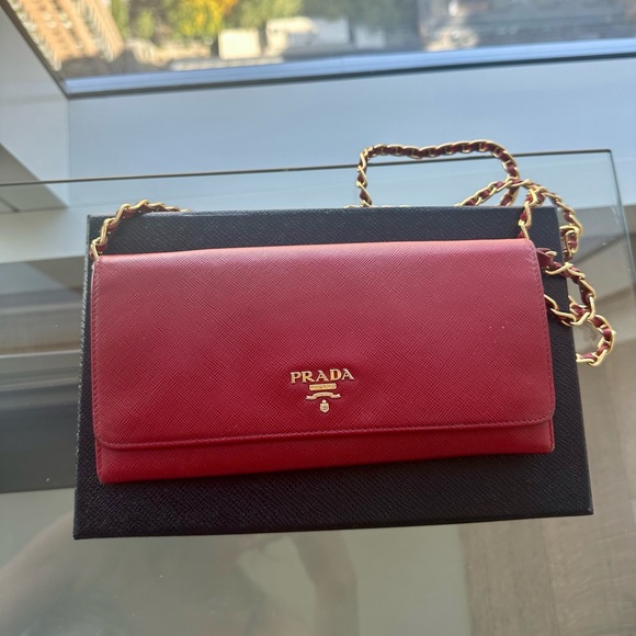 100% Authentic Prada wallet on chain - Picture 2 of 12